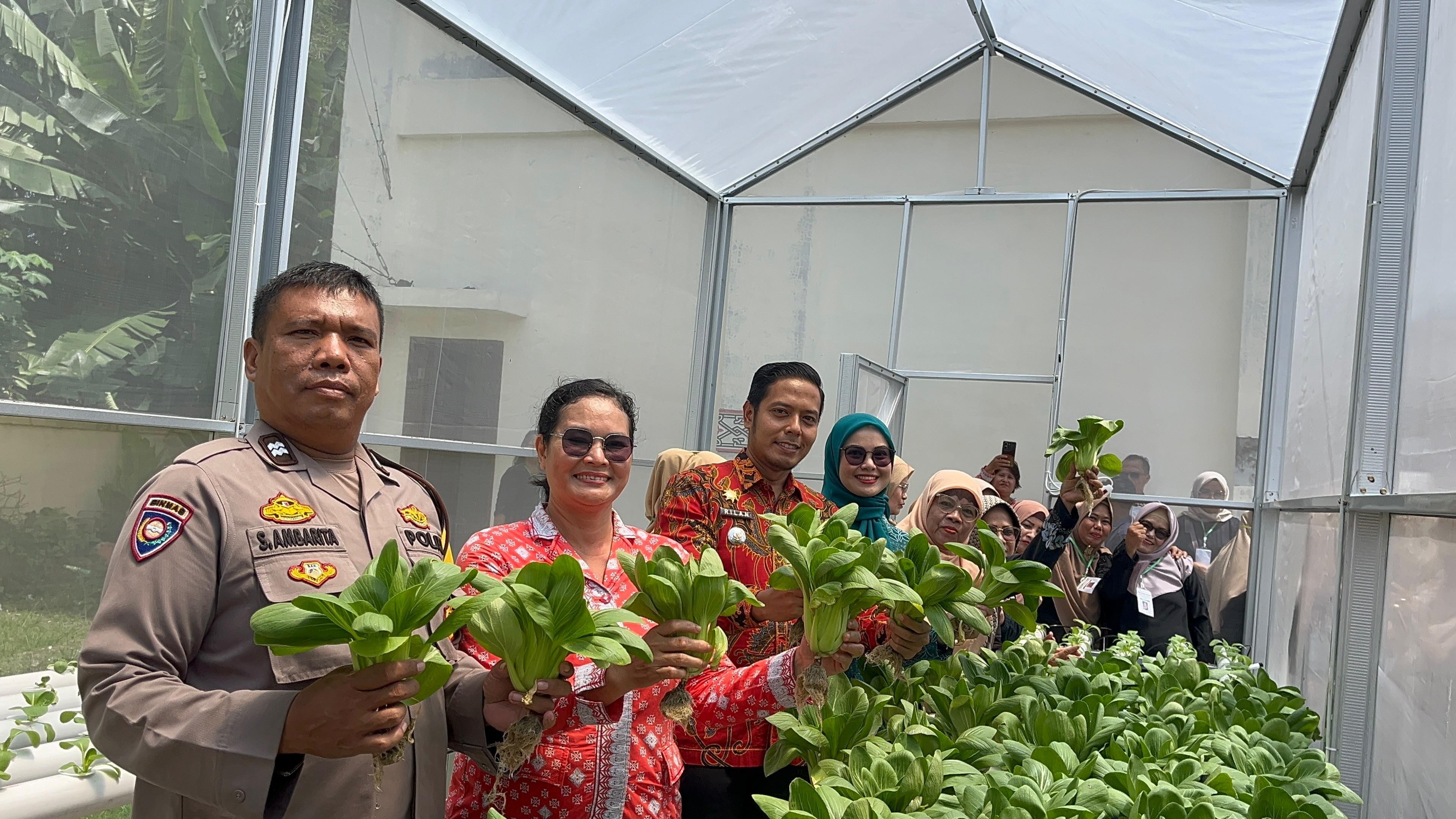 Penutupan Pelatihan Hidroponik sekaligus Soft Launching KEMAS CANTIK